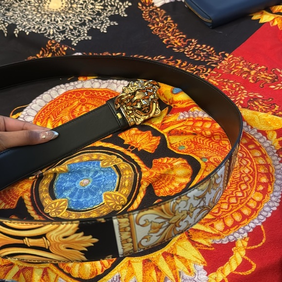Reversible Versace Belt (black + print) with Medusa buckle. UNISEX. - Picture 4 of 9